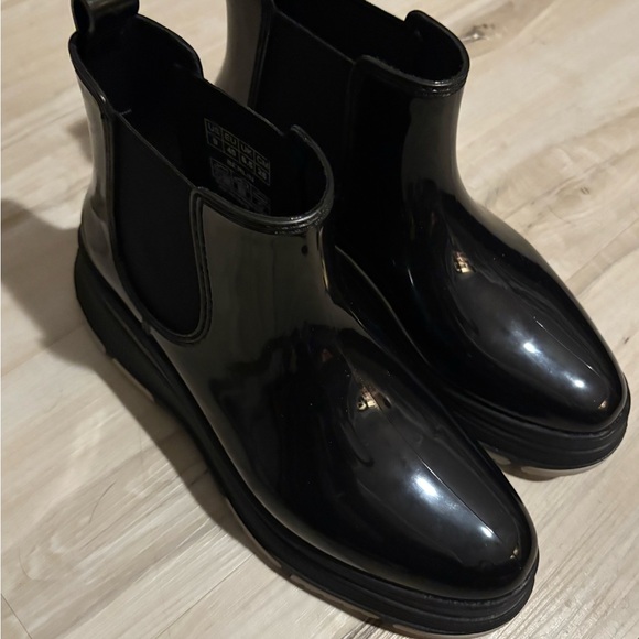 Cougar Shiny Black Ankle Booties - Picture 5 of 6